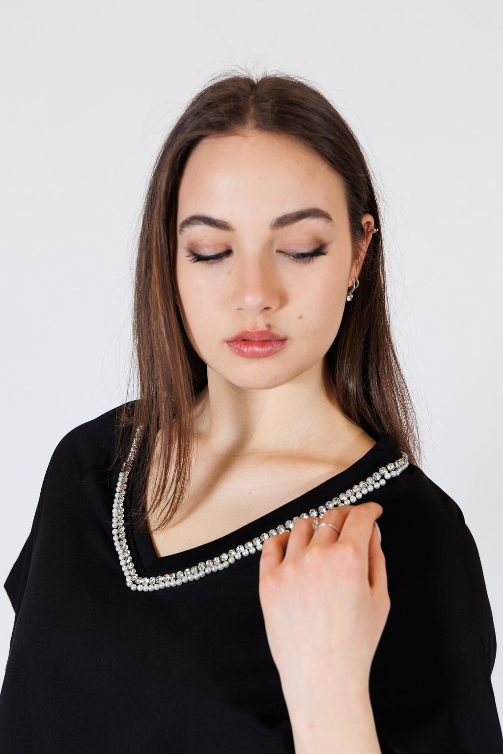 T-shirt scollo a V strass
