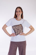 T-shirt stampa foulard e strass