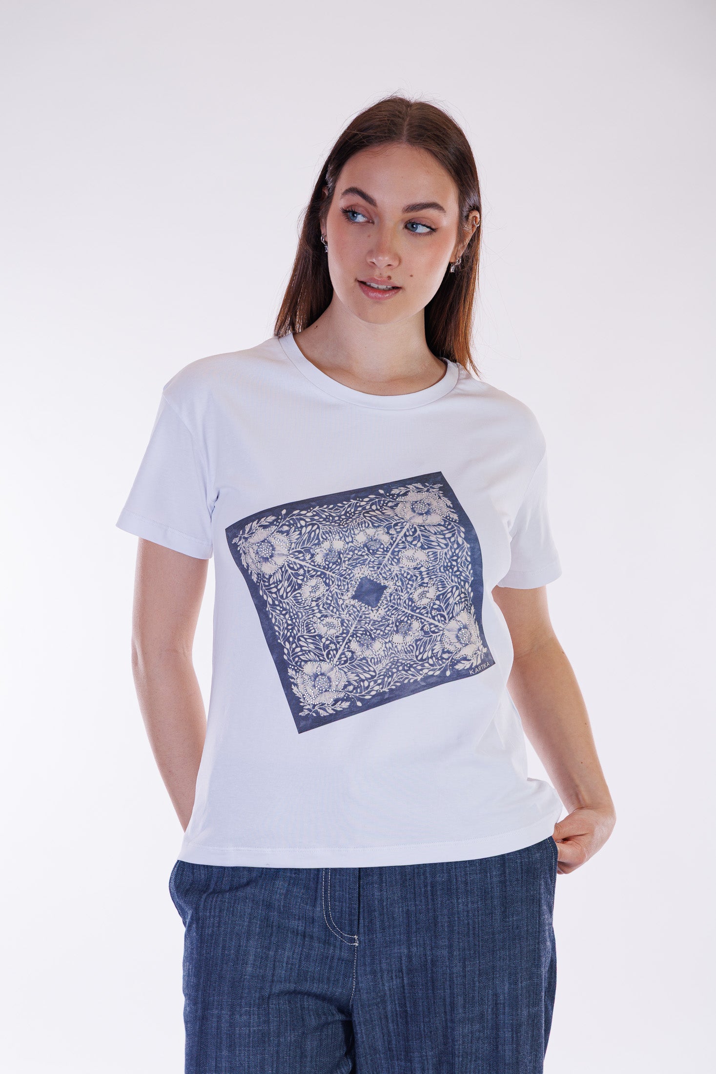 T-shirt stampa foulard e strass