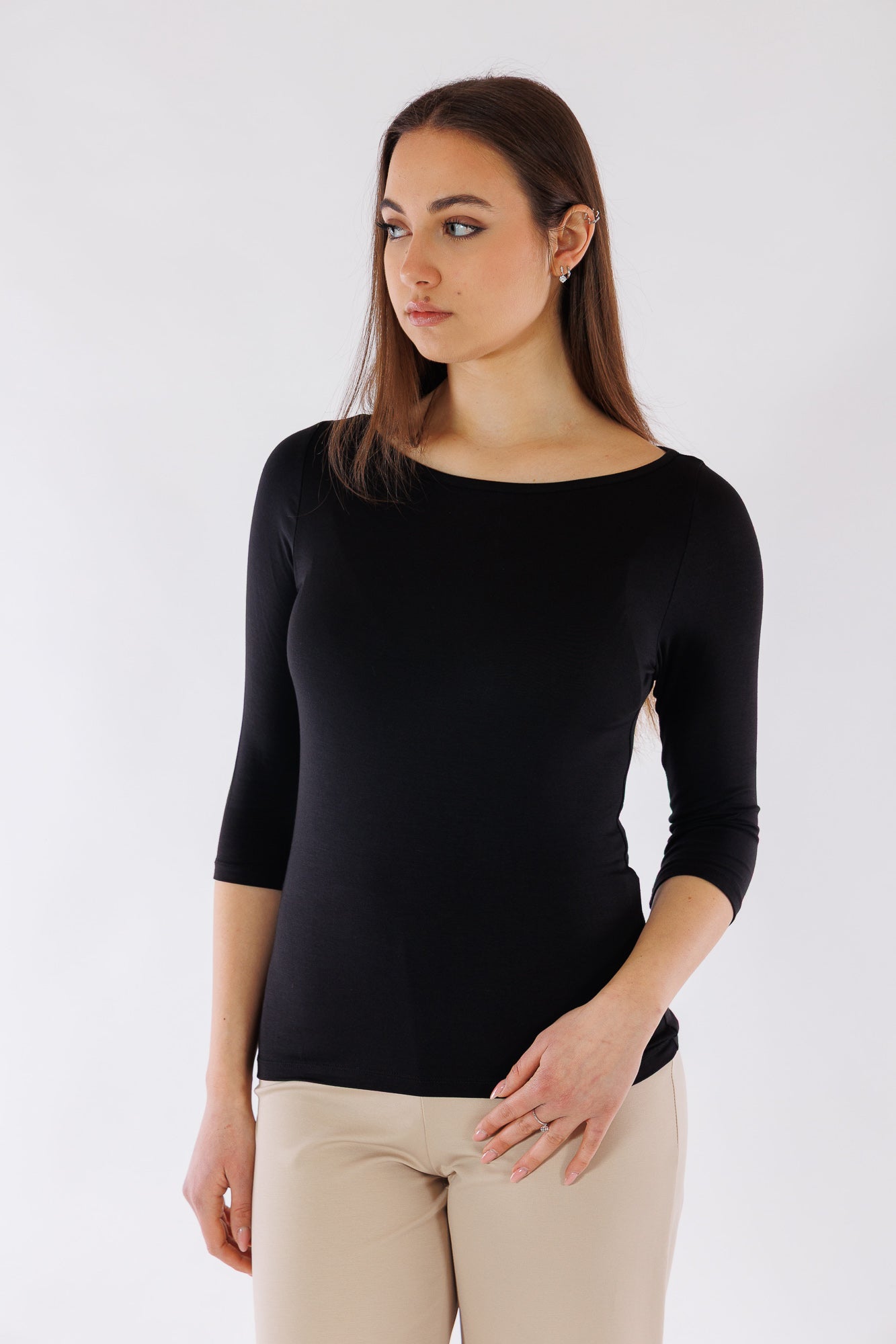 Maglia basic scollo barchetta