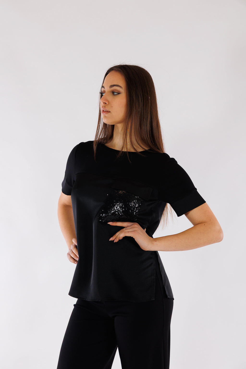 T-shirt raso, jersey e paillettes