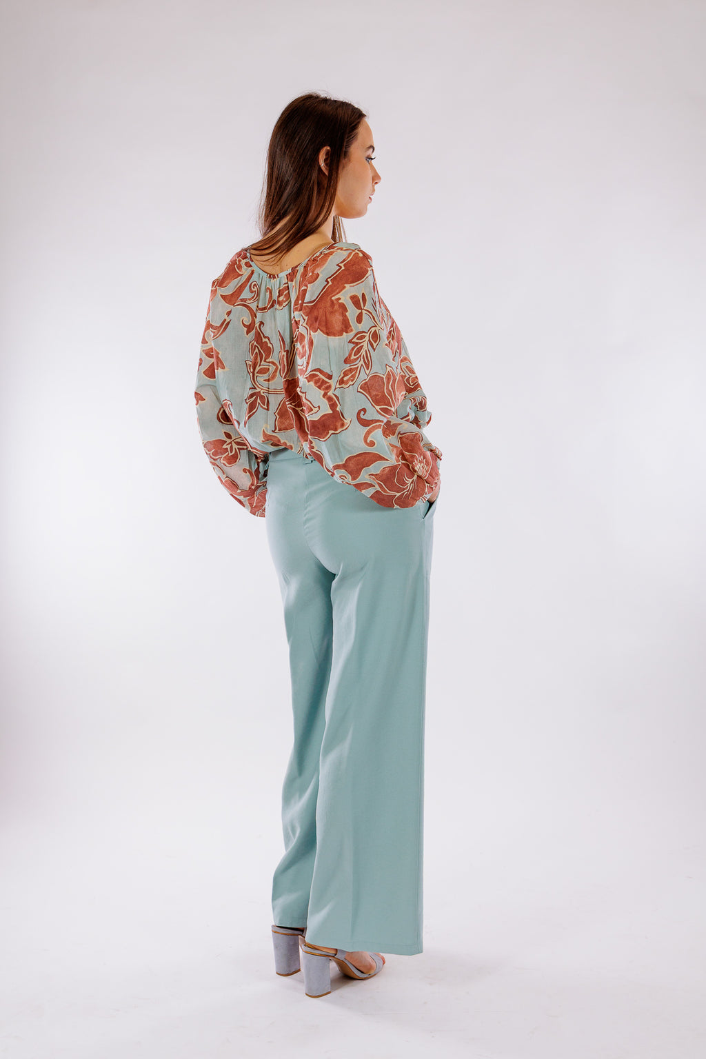 Pantalone largo tasconi