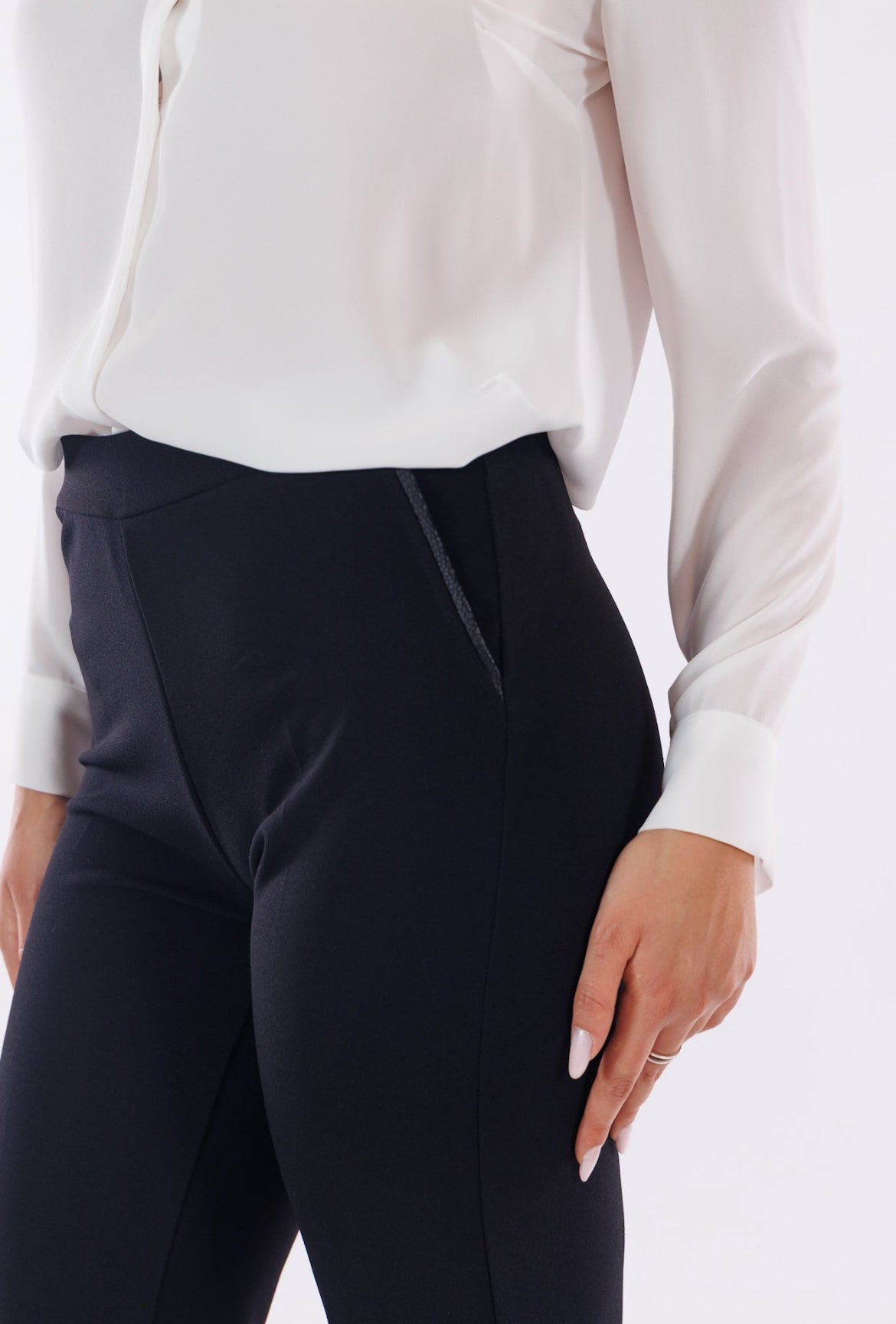 Pantalone flare inserto ecopelle