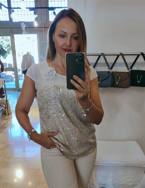 Blusa paillettes e fiore