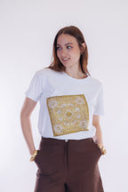 T-shirt stampa foulard e strass
