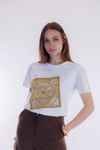 T-shirt stampa foulard e strass